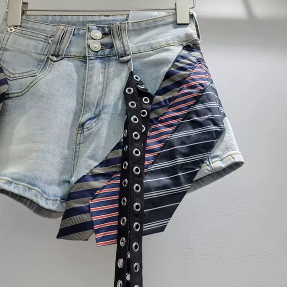 NWOT Neck Tie Patchwork Grommet Ribbon Edgy Punk Denim Jean Shorts - Picture 3 of 3